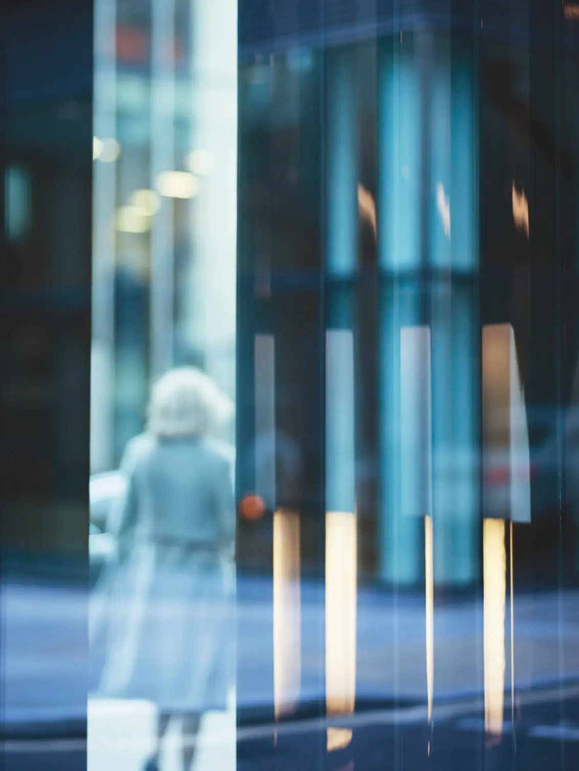 Figure through vertical glass fins